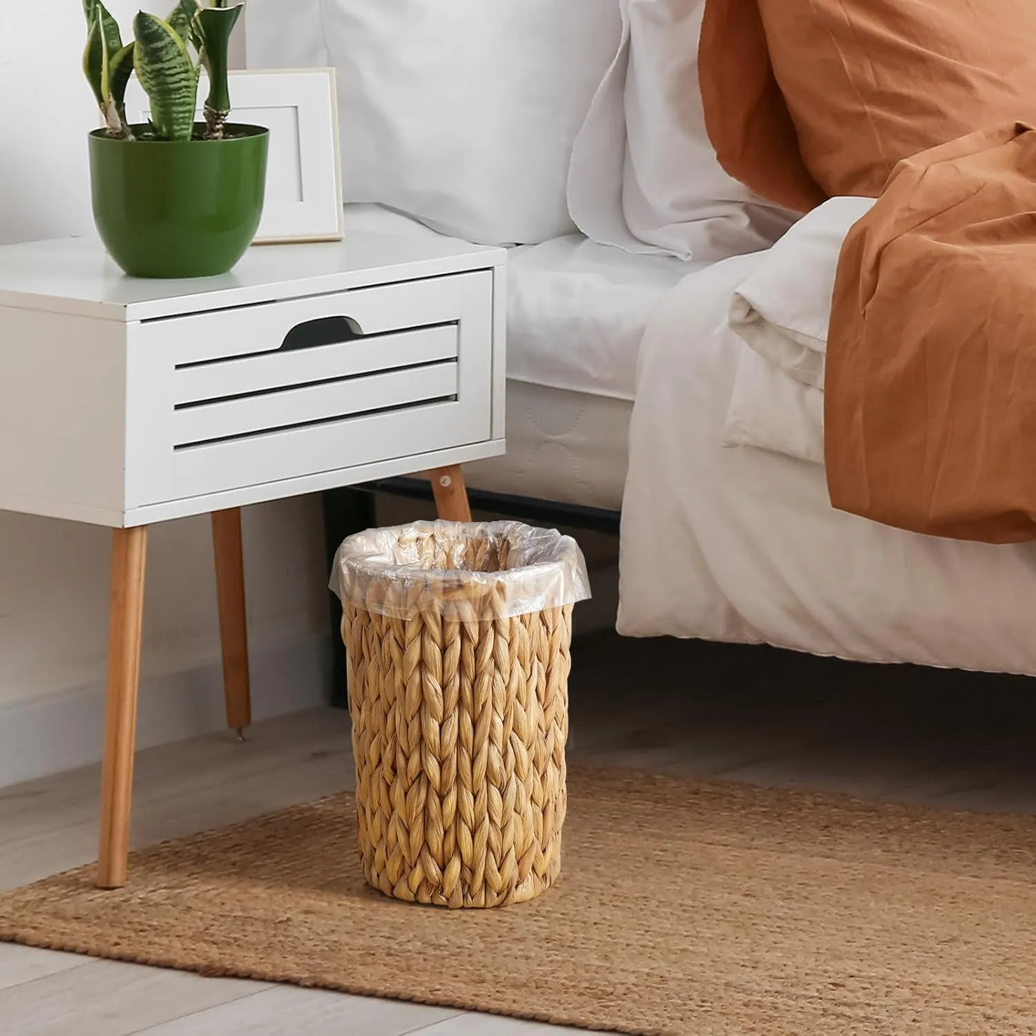 2 Gallon Wicker Trash Can, Woven Water Hyacinth Wicker Waste Basket for Bathroom, Small Trash Can for Bedroom, Round Garbage Can for Boho Decor Bedroom Bathroom