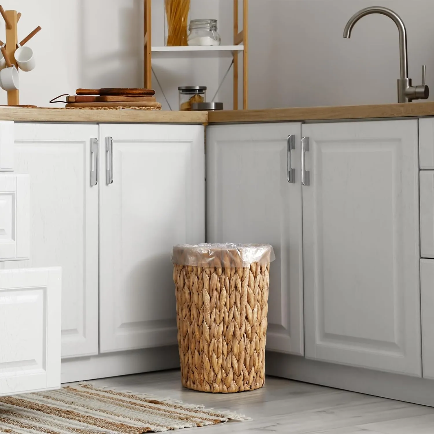 2 Gallon Wicker Trash Can, Woven Water Hyacinth Wicker Waste Basket for Bathroom, Small Trash Can for Bedroom, Round Garbage Can for Boho Decor Bedroom Bathroom