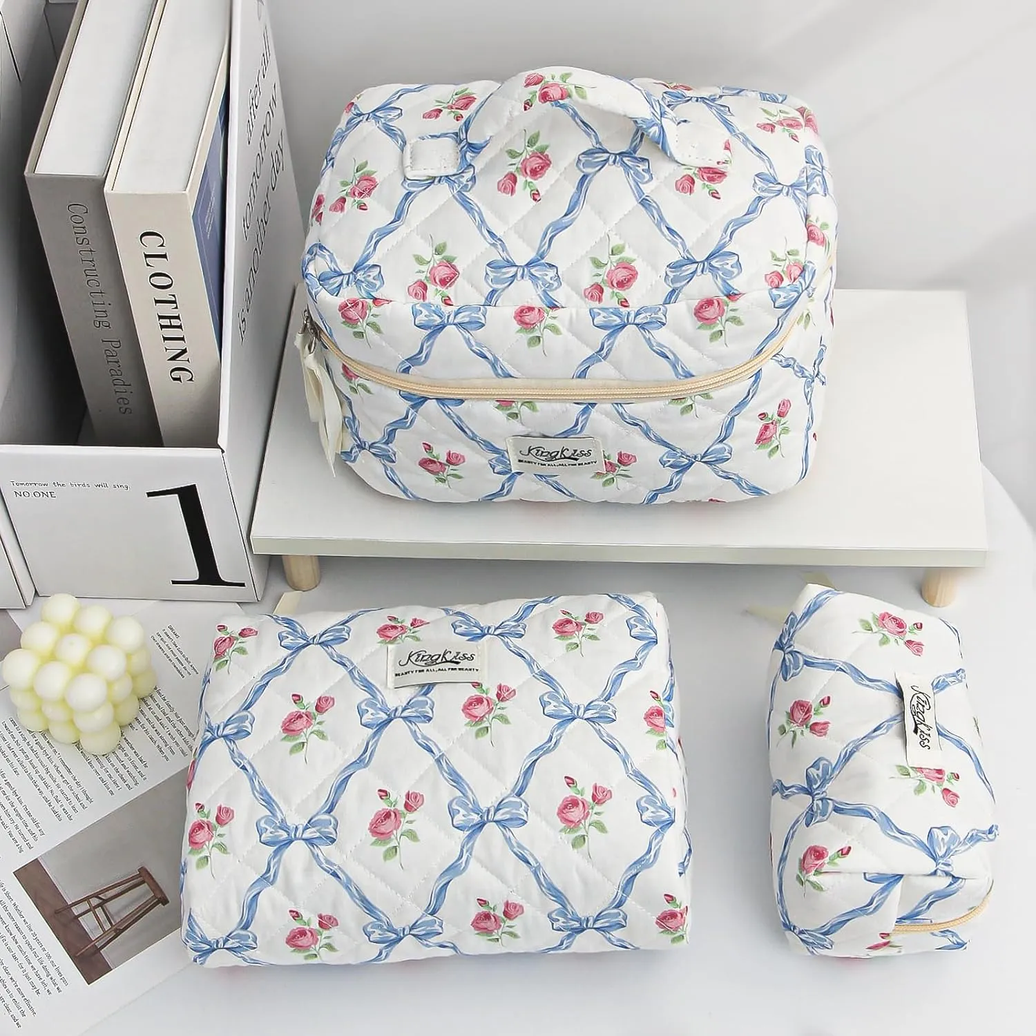 kingkiss Makeup Bag, Quilted Cosmetic Bag, Large Capacity Make Up Bag for Women, Cute Floral Storage Toiletry Bag Travel Storage Makeup Bag(Blue)