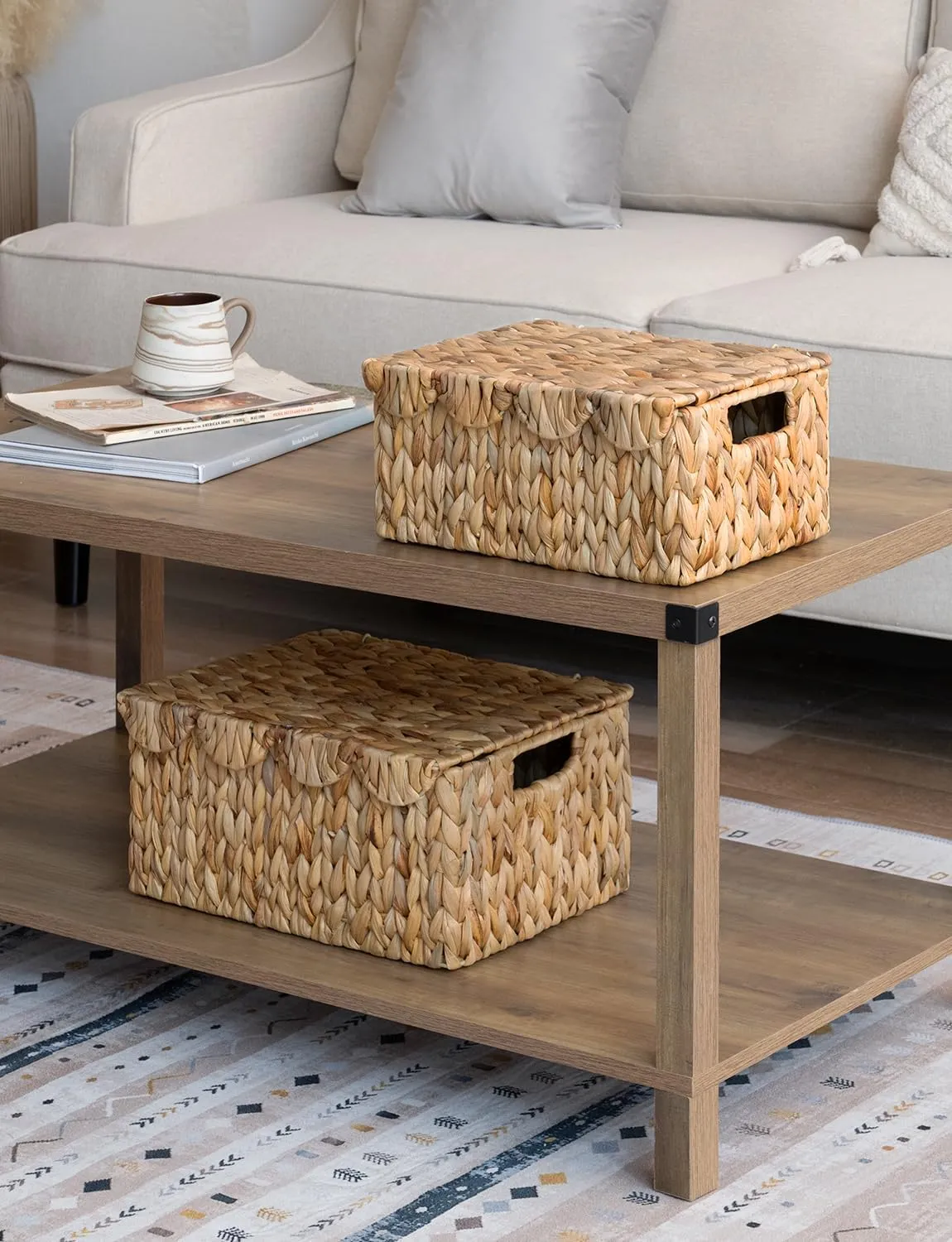 StorageWorks Wicker Basket with Scalloped Edge Lid, Water Hyacinth Basket with Built-in Handles, Handwoven Wicker Box for Bathroom, Living Room, 15" L x 11 ¼" W x 7" H