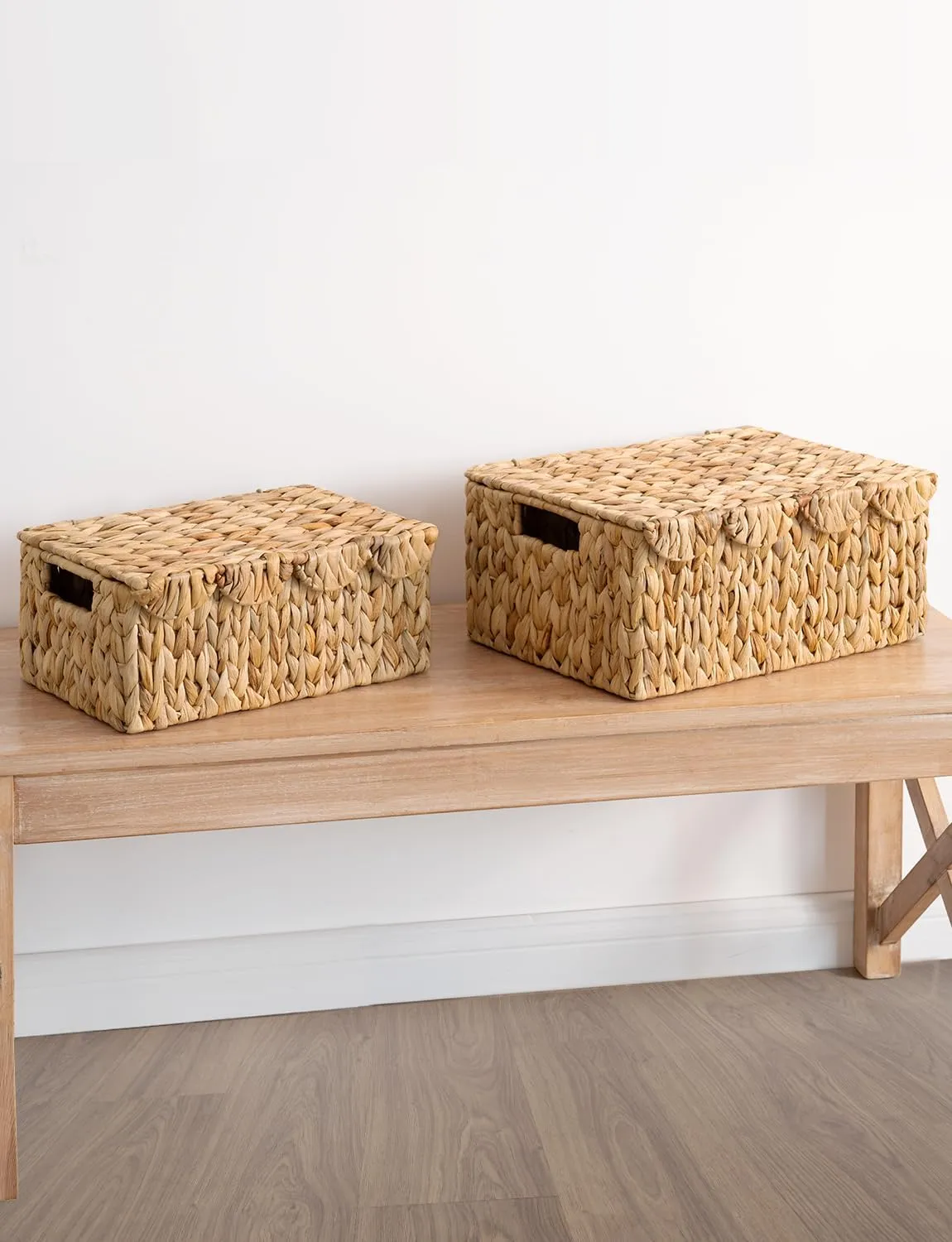 StorageWorks Wicker Basket with Scalloped Edge Lid, Water Hyacinth Basket with Built-in Handles, Handwoven Wicker Box for Bathroom, Living Room, 15" L x 11 ¼" W x 7" H