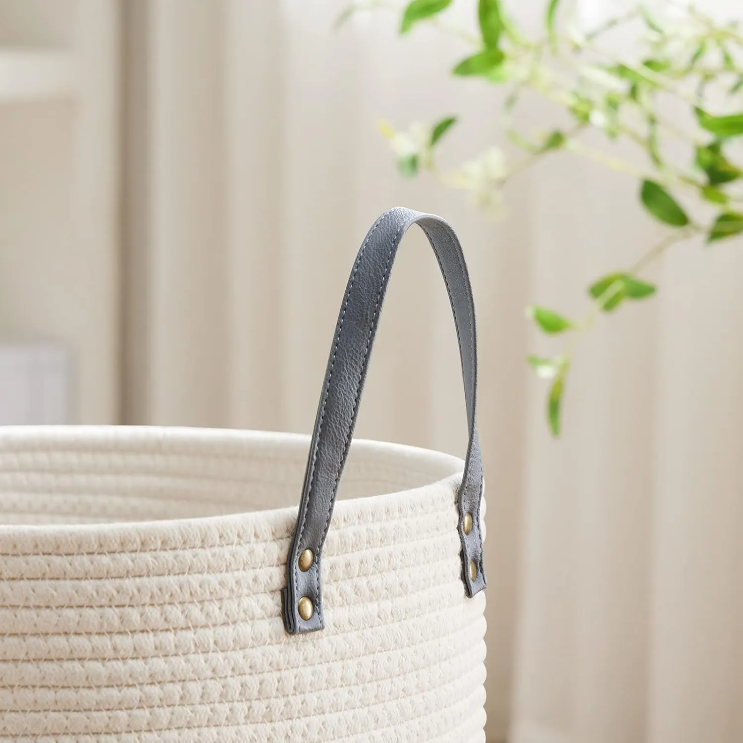 VIPOSCO Tall Laundry Basket, Large Dirty Clothes Hamper with Leather Handle, Woven Rope Storage Basket for Blanket, Toy In Living Room, Bathroom, Bedroom - 58L Grey & White