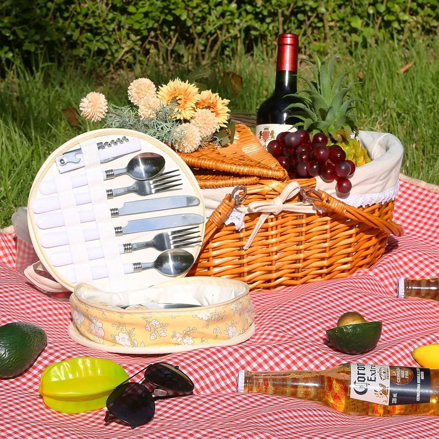 Wicker Picnic Basket Set for 4 with Lid and Handle Picnic Hamper with Washable Lining and Cutlery Set for Outdoor, Camping, Halloween, Christmas, and Birthday